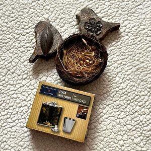 ‼️4/$10‼️ Flask with funnel and shot glass